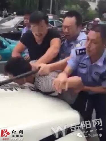 成都警察打人视频事件深度剖析